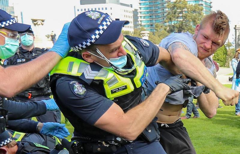 Melburne taikus protestas prieš karantiną baigėsi areštais