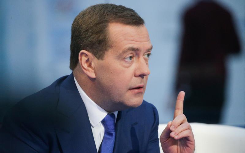 Dmitrijus Medvedevas jau atviru tekstu kalba apie Trečiąjį pasaulinį karą