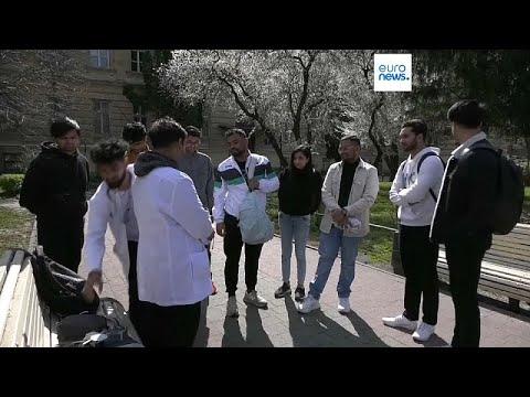 Euronews: Išvykę dėl karo studentai-medikai iš Indijos sugrįžta į Ukrainą