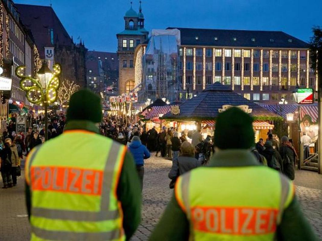 12-metis teroristas ketino susprogdinti kalėdinę mugę Vokietijoje